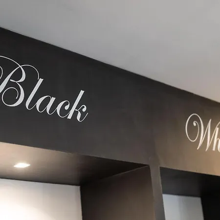 Black & White Bed & Breakfast *