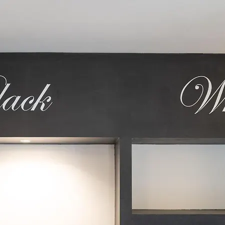 Black & White Bed & Breakfast Otranto