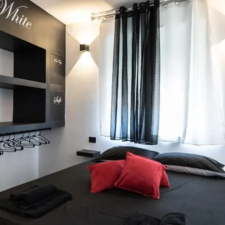 Bed & Breakfast Black & White *