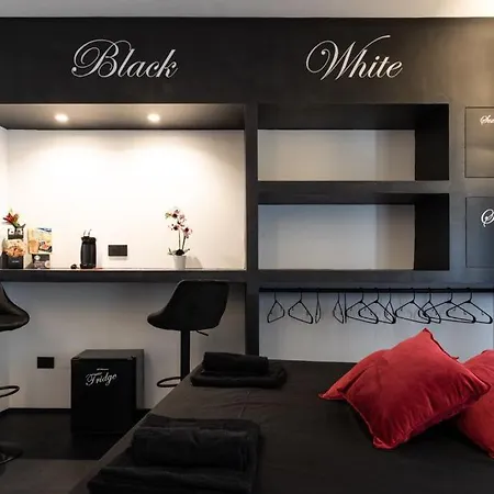 Black & White Bed & Breakfast *