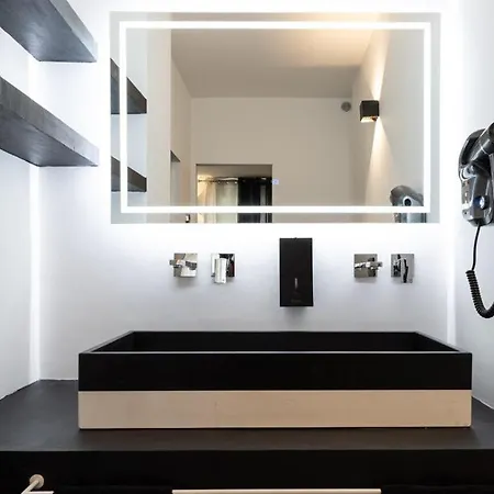 Black & White Otranto